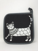 Load image into Gallery viewer, Black pot holder with white cat on it