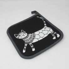 Load image into Gallery viewer, Black pot holder with white cat on it