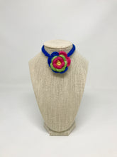 Load image into Gallery viewer, Picture of Corsage Cat Necklace Collar