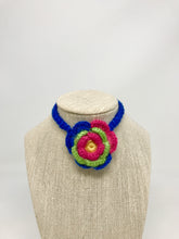 Load image into Gallery viewer, Picture of Corsage Cat Necklace Collar