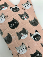 Load image into Gallery viewer, Oven Mitt - Cute Cat Faces