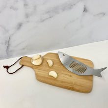 Load image into Gallery viewer, Garlic Press - Fish